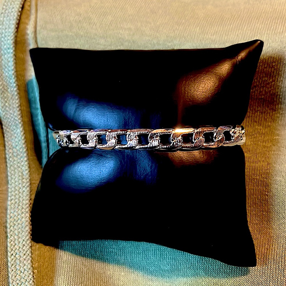 Stamped 925 silvery European and American fashion.  unisex stylish bracelet